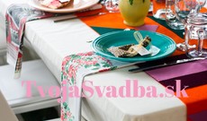 Viacfarebná výzdoba stola: Svadobný trend, ktorý ťa dostane! - TvojaSvadba.sk